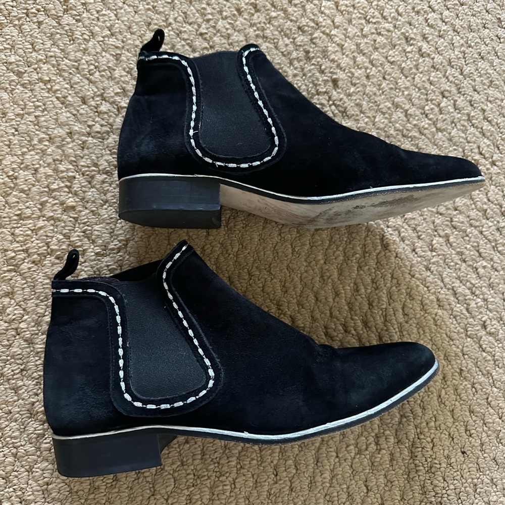 Gerard Darel Black Suede Ankle Boots silver stitching